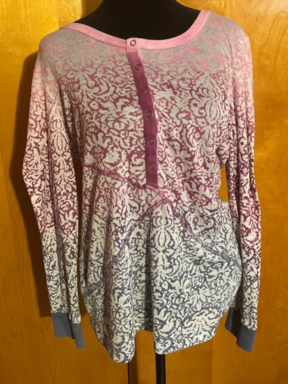 Women’s Large Athleta Pink to Purple Ombre Lace-Print Long Sleeve Henley